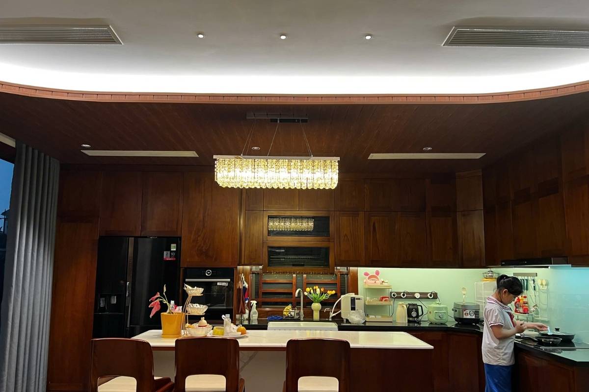 Ánh sáng phòng bếp giúp món ăn ngon mắt hơn – và giữ lửa sum họp gia đình